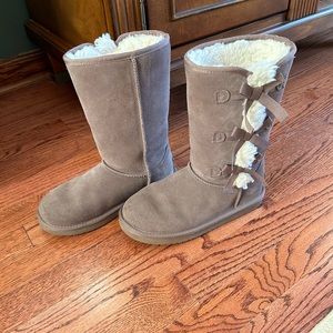 Kids size 3 Koolabura Ugg boots